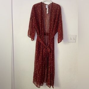 NWT maroon with small yellow flowers tie kimono